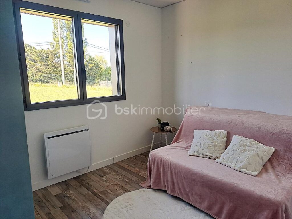 Maison en bois T6 sur 3580 m² – 6 pièces – 4 chambres – 136 m²