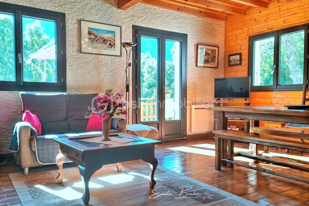 CHALET 4 CHAMBRES – A 15 MINUTES DES PISTES DE SKI – EN PLEINE NATURE – 6 pièces – 4 chambres – 88 m²