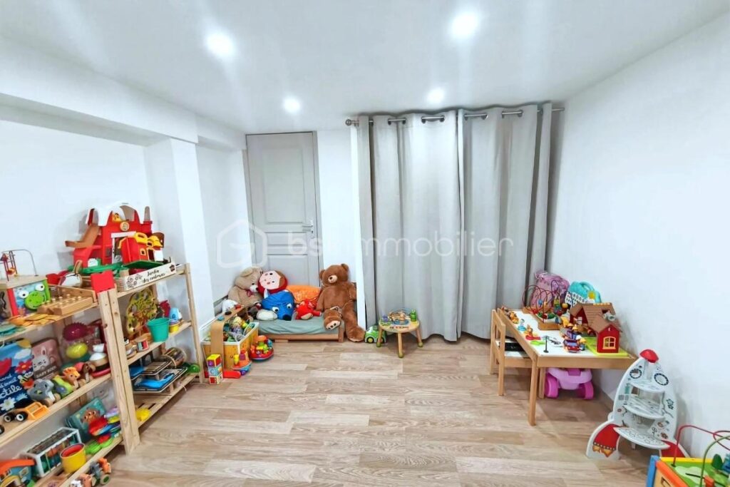 Maison familiale entièrement rénovée secteur recherché – 6 pièces – 4 chambres – 140 m²