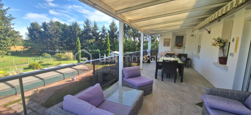 Maison familiale avec T2 indépendant, grands volumes, piscine et magnifique jardin – 5 mns de Dax – 6 pièces – 4 chambres – 200 m²