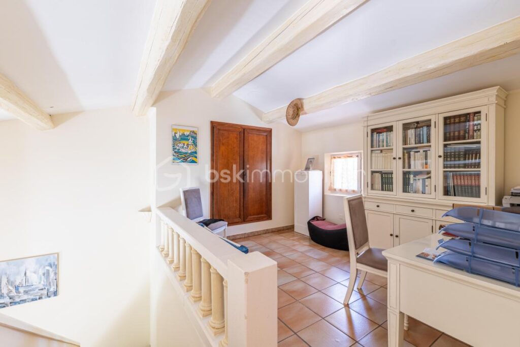 DPT VAR 83 : VERITABLE HAVRE DE PAIX – 6 pièces – 4 chambres – 160 m²