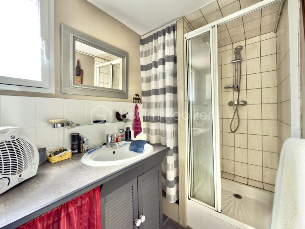 🏡 Maison pleine de charme 160 m² avec terrain exceptionnel de 5 500 m² – Rives-en-Seine – 8 pièces – 5 chambres – 160 m²