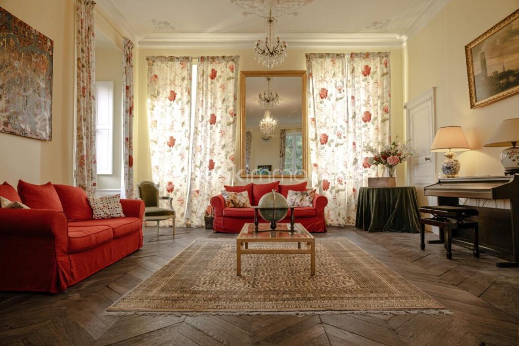 Domaine de charme sur les côteaux Est de Tarbes – NR pièces – NR chambres – 720 m²