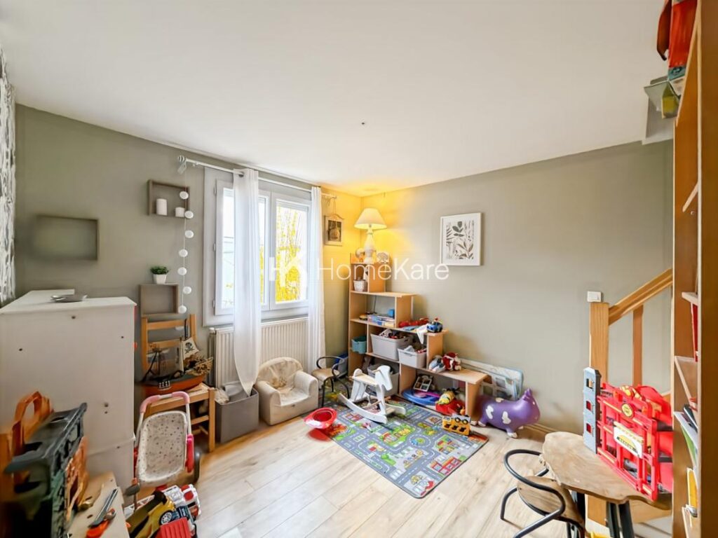 MAISON AVEC PISCINE ET VUE – 6 pièces – 5 chambres – 165 m²