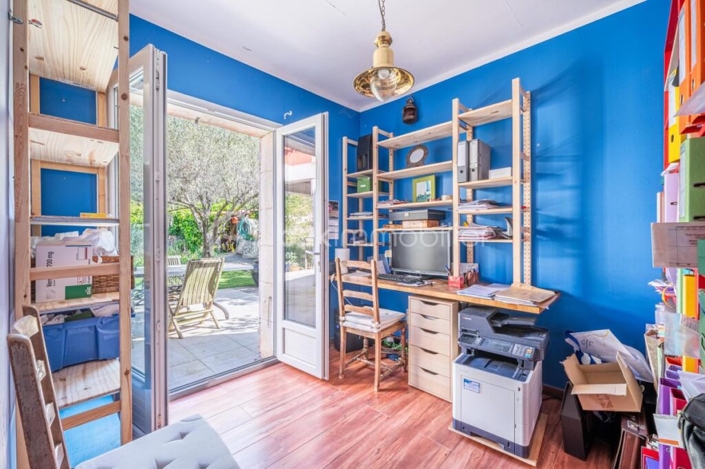 DPT VAR (83) – MAISON SPACIEUSE AVEC PISCINE et STUDIO – VUE MER – 8 pièces – 6 chambres – 172 m²