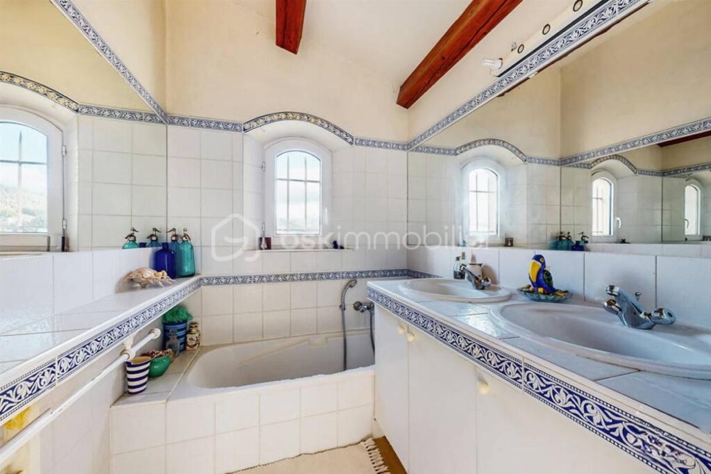 Maison Type 4 / 5 136 m² sur 1400 m² de terrain – 5 pièces – 3 chambres – 136 m²