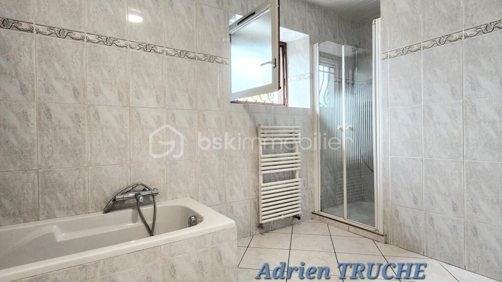 Corps de ferme rénové évolutif – Environnement verdoyant et calme – Belle performance thermique – 5 pièces – 3 chambres – 138 m²