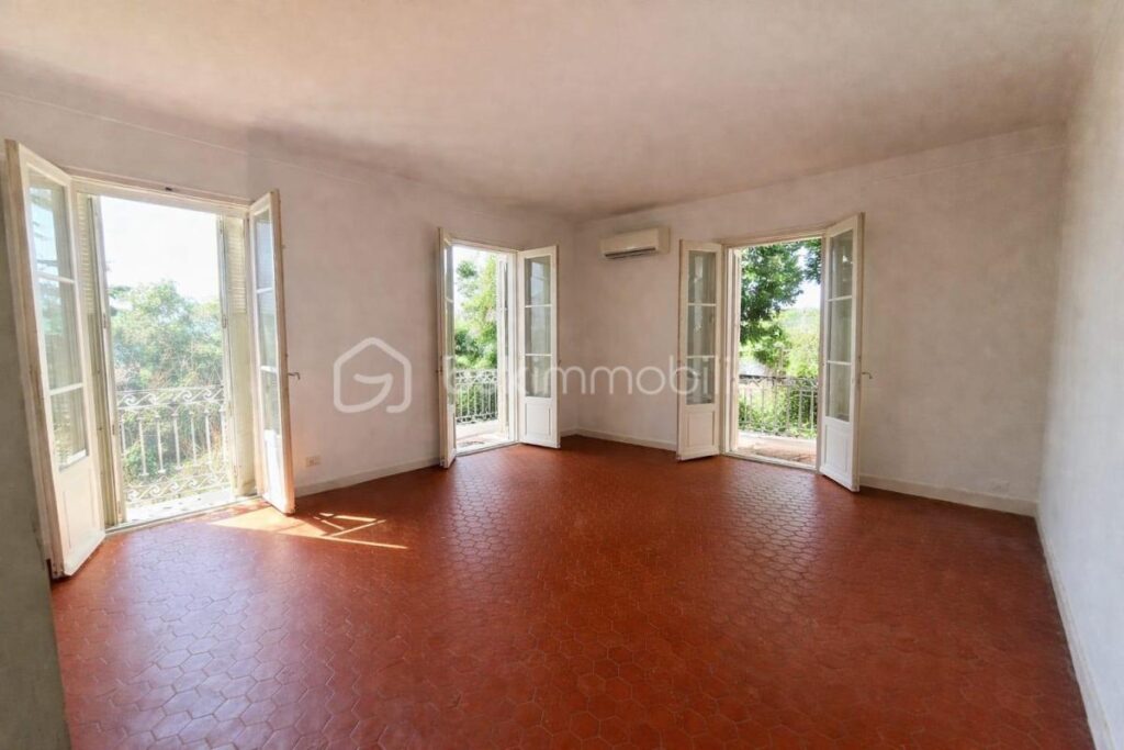 Centre de Saint-Raphaël – Élégante propriété de caractère des années 1930, vue mer sur un emplacement d’exception – 11 pièces – 5 chambres – 320 m²