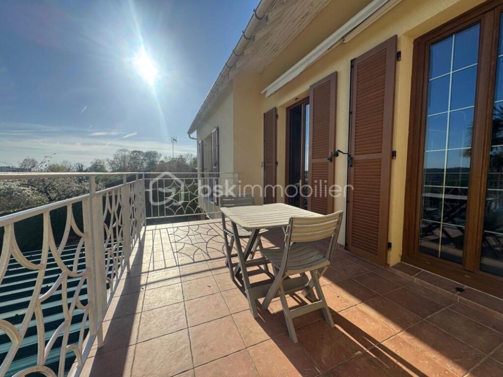 Maison traditionnelle 6 pièces au calme avec sous-sol/garage/terrasse/carport/jardin – 6 pièces – 5 chambres – 135 m²