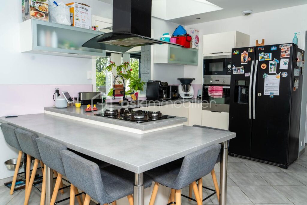 Maison 6 pièces – 4 chambres – Piscine – 6 pièces – 4 chambres – 129 m²