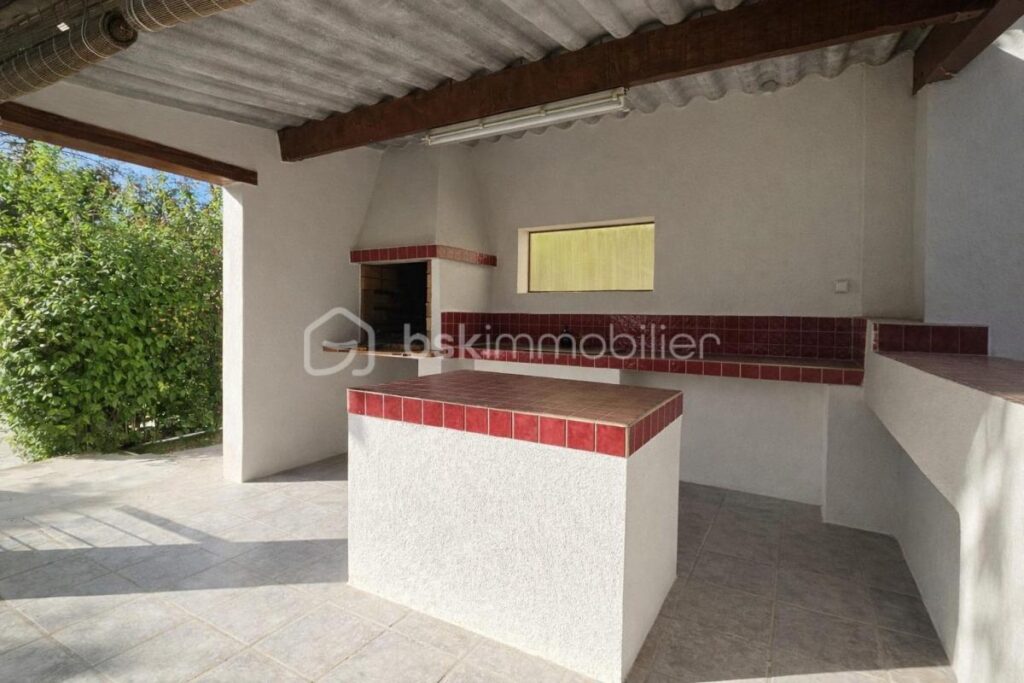 MAISON FAMILIALE 190 M2 – TARADEAU – 8 pièces – 5 chambres – 190 m²