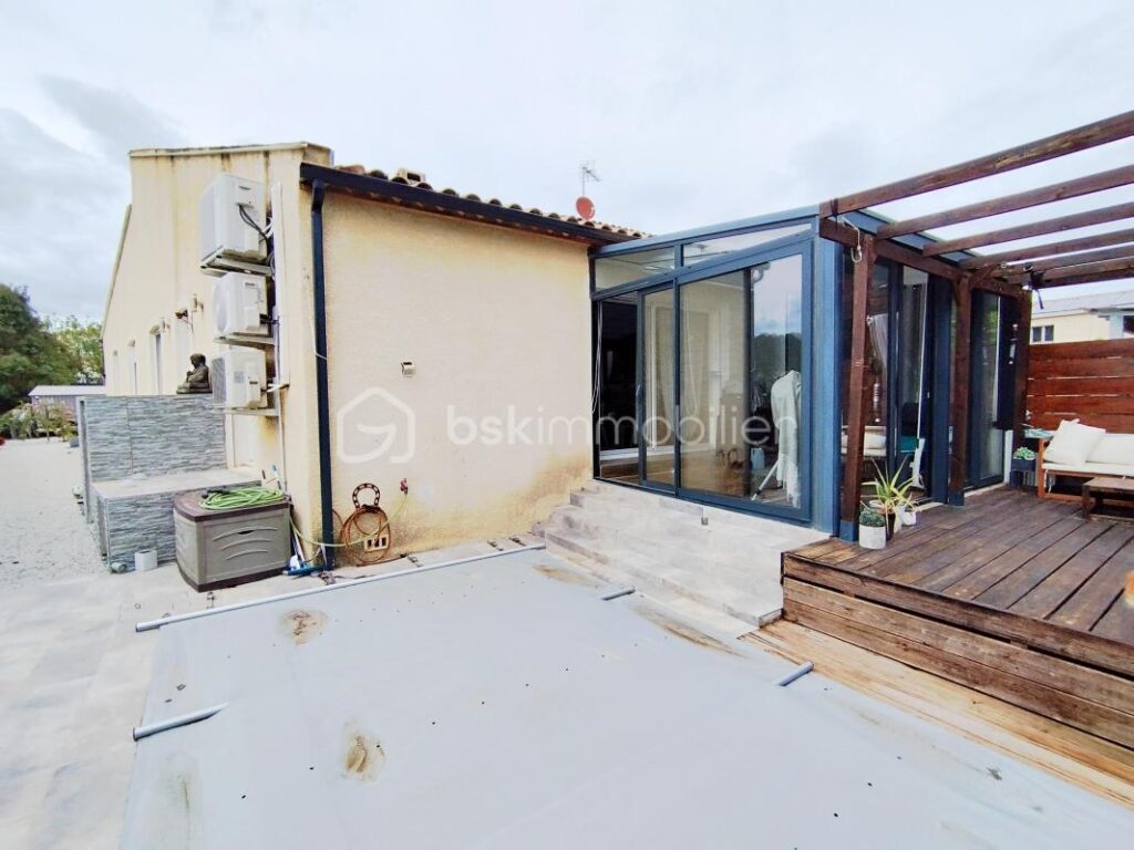 Villa avec piscine – 6 pièces – 4 chambres – 132 m²