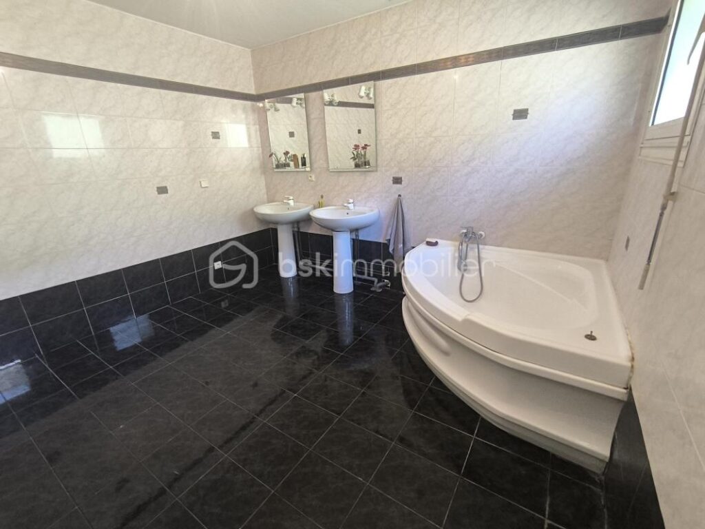 Exclusivité ! Bien rare – Maison familiale 151 m² sur 1 887 m² – 4 chambres – Vue dégagée – 6 pièces – 4 chambres – 151 m²