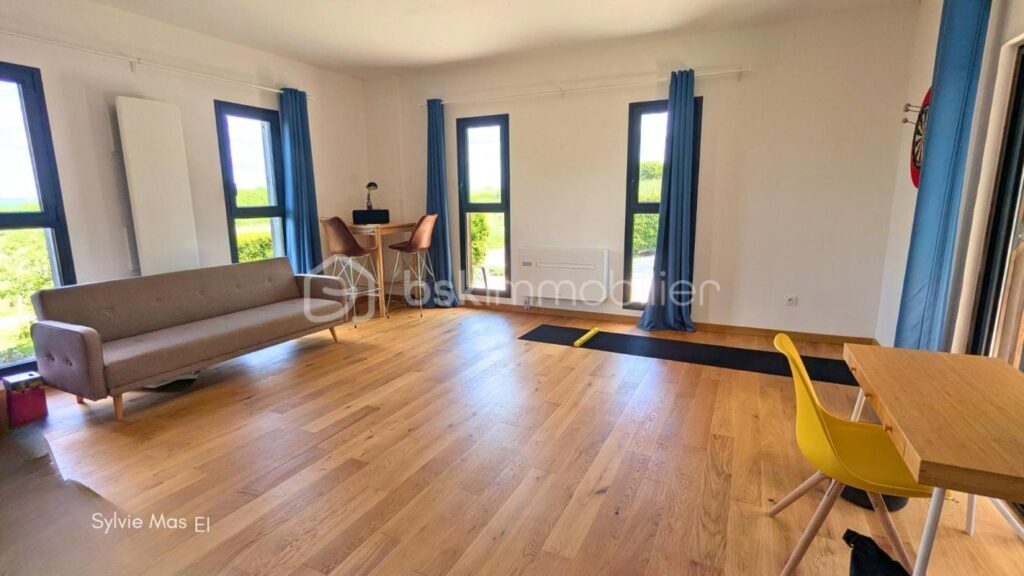 Propriété contemporaine avec vue panoramique – piscine – 7 pièces – 6 chambres – 204 m²