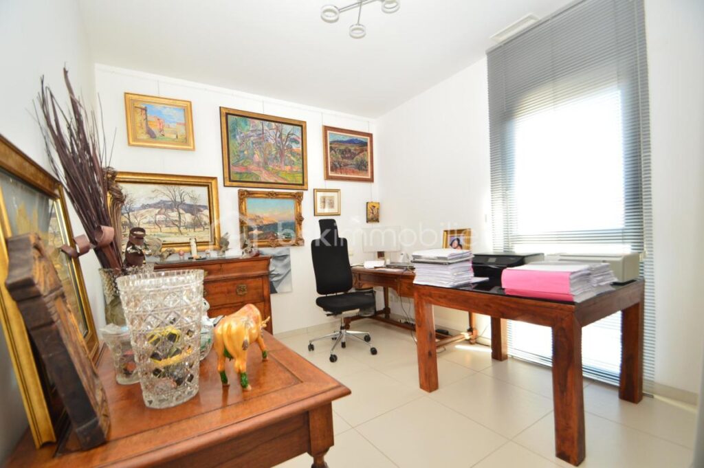 Belle villa avec jardin, garage et piscine – 5 pièces – 3 chambres – 180 m²