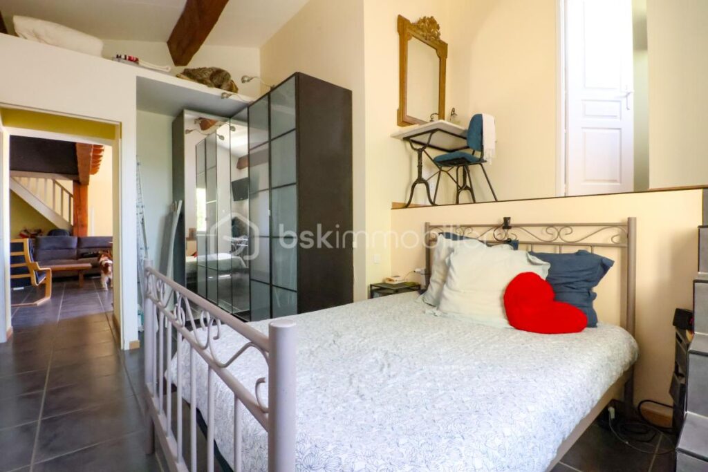 Villa Familiale 140 m², 3 Chambres, Piscine, Jacuzzi et Grand Garage – 5 pièces – 3 chambres – 140 m²
