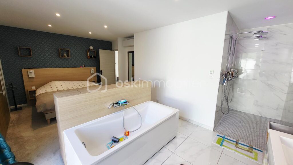 Maison plain pied tout confort – 6 pièces – 4 chambres – 156 m²