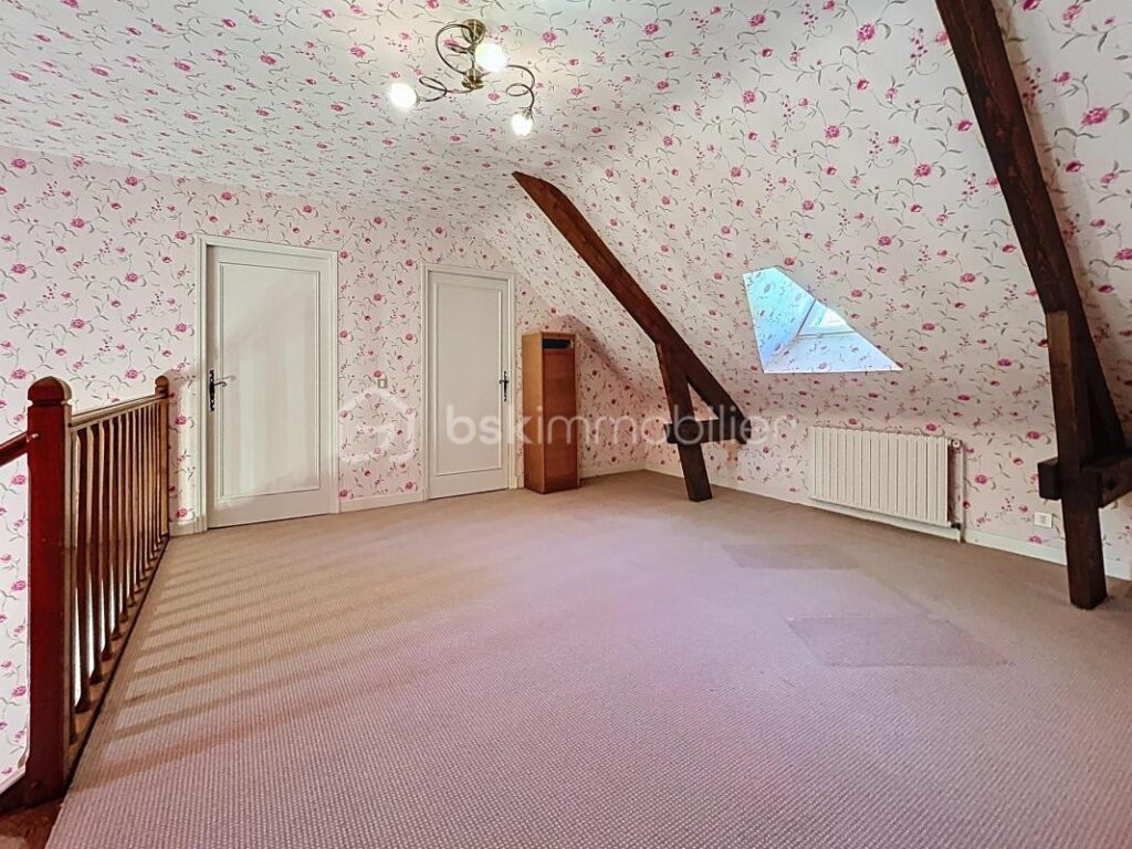 PAVILLON SUR SOUS SOL COMPLET – 8 pièces – 4 chambres – 178 m²