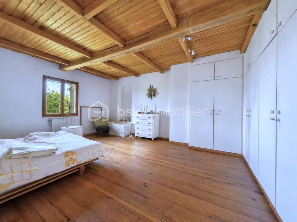 Maison de caractère – 167 m² – Jardin 1245 m² – 4 pièces – 3 chambres – 167 m²