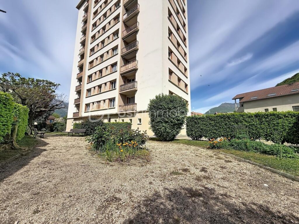 Appartement T4 de 68m2 au DERNIER ÉTAGE avec balcon et cave – 4 pièces – 2 chambres – 68 m²