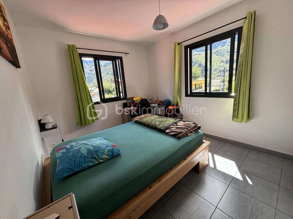À vendre : Magnifique maison F5 de 2020 dans le cirque de Cilaos, à l’île de La Réunion – 5 pièces – 4 chambres – 137 m²
