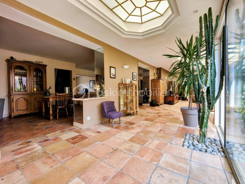 Au calme, grande maison familiale 6 ch av jardin clos arboré, terrasse et piscine couverte – 15 pièces – 6 chambres – 390 m²