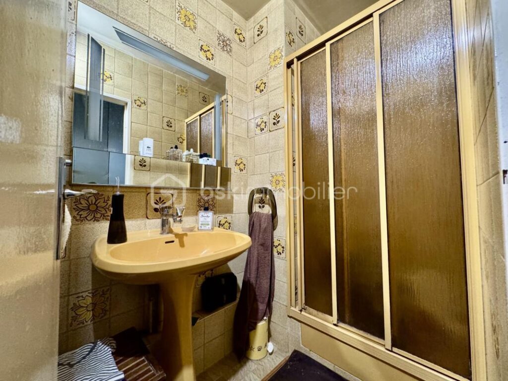 Appartement familial T5 spacieux + box – 111 m² – Stains – 5 pièces – 3 chambres – 111 m²