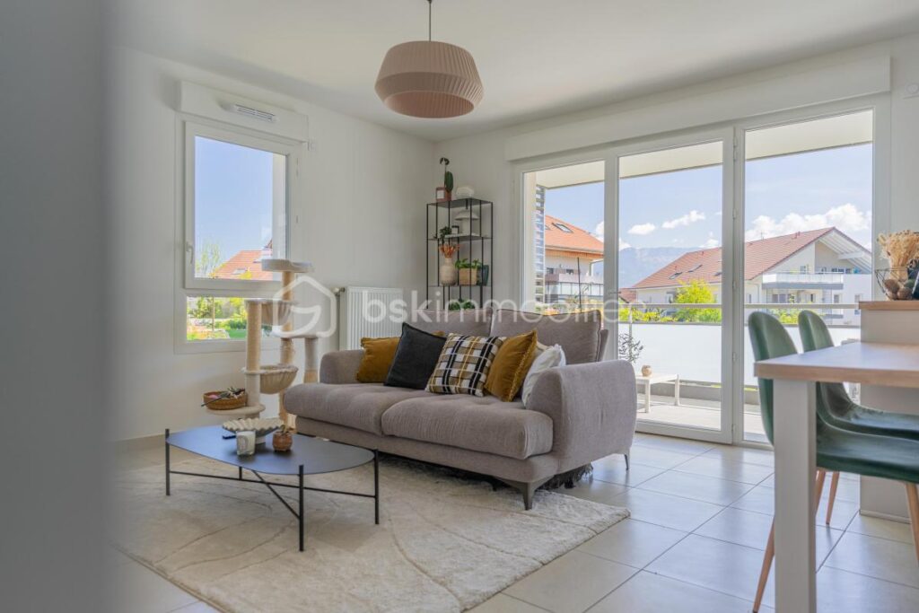 Superbe T3 récent (62m²) avec terrasse, vue montagnes, place de parking privative en sous-sol – Poisy (Brassilly) – 3 pièces – 2 chambres – 62 m²
