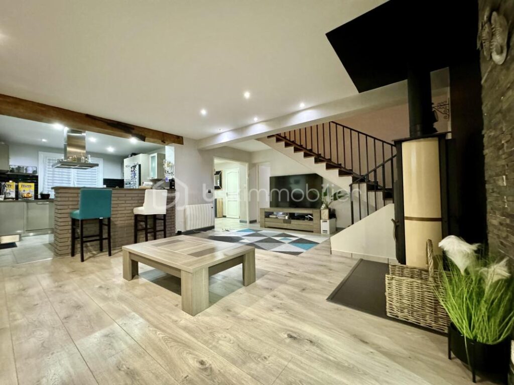 Fublaines – Maison d’architecte 200 m² + potentiel 250 m² – Terrain 3 500 m² – 8 pièces – 5 chambres – 192 m²