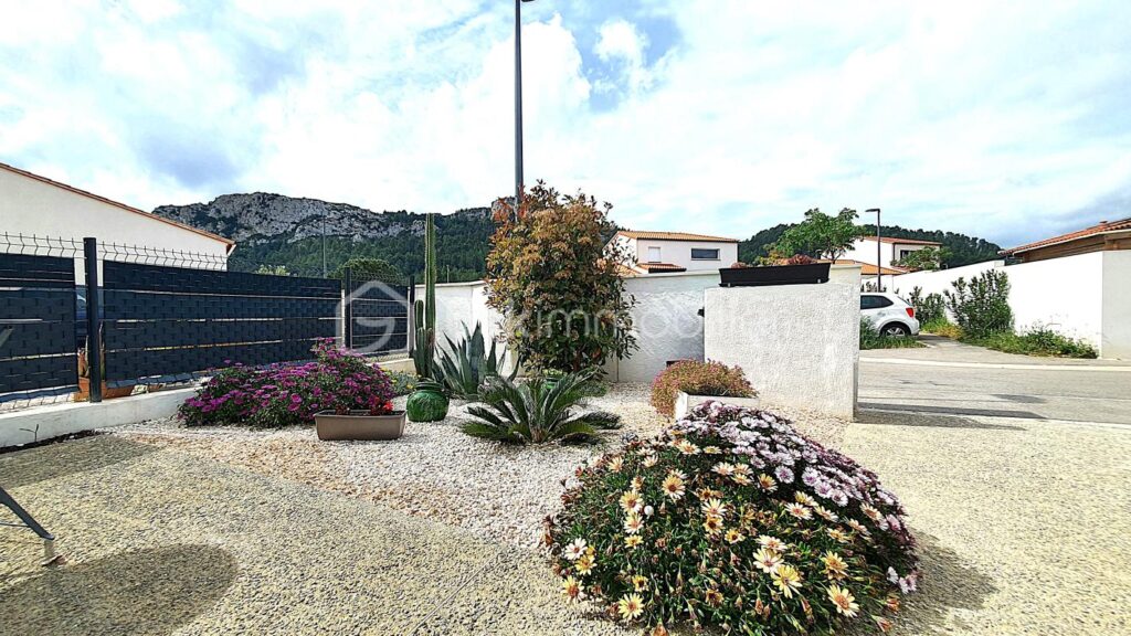 MAISON DEUX FACES – PLAIN PIED – DEUX CHAMBRES – GARAGE – TERRAIN – 3 pièces – 2 chambres – 71 m²