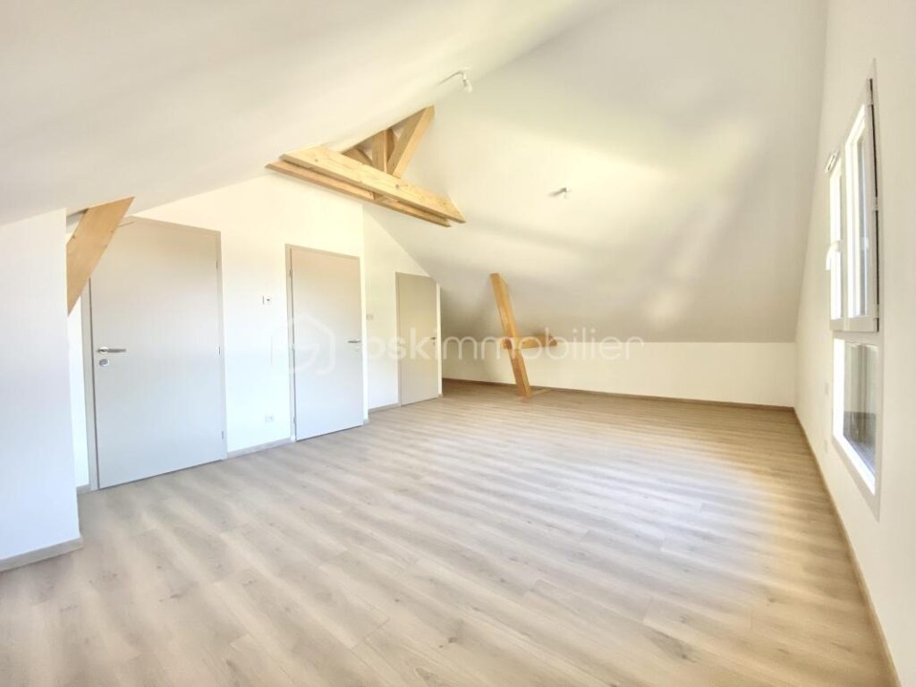 Magnifique maison 5 pièces sur 1088m2 de terrain à l&rsquo;entrée de Sillingy – 5 pièces – 4 chambres – 154 m²