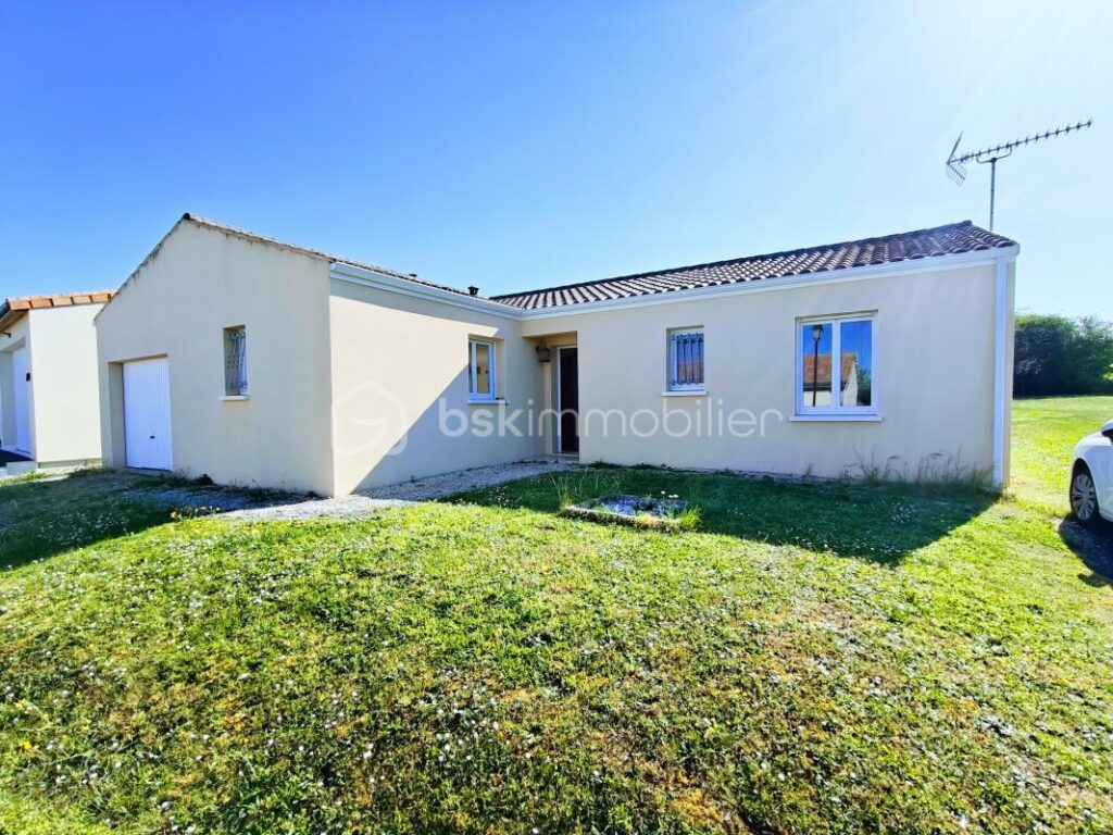 Pavillon plain-pied 3 chambres de 93m², garage, terrain 719m² – 4 pièces – 3 chambres – 92 m²
