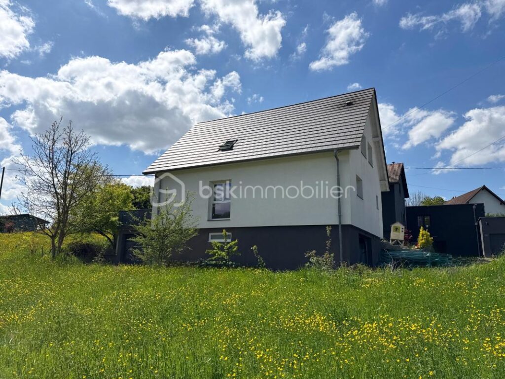 Maison contemporaine 2015 – 140m2 – 5,12 ares de terrain – 5 pièces – 4 chambres – 140 m²