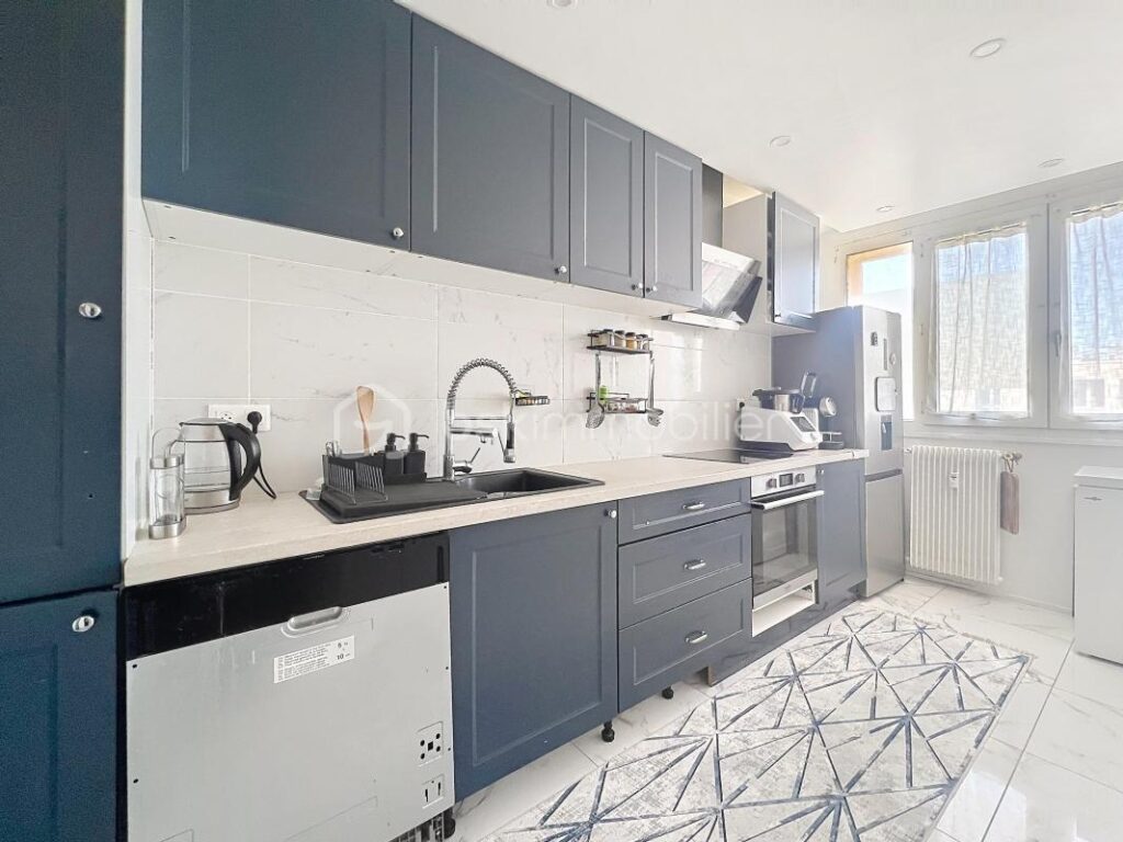 RARE EN CENTRE-VILLE – APPARTEMENT 3 PIÈCES RÉNOVÉ AVEC PARKING ET VUE SEINE – 3 pièces – 2 chambres – 64 m²
