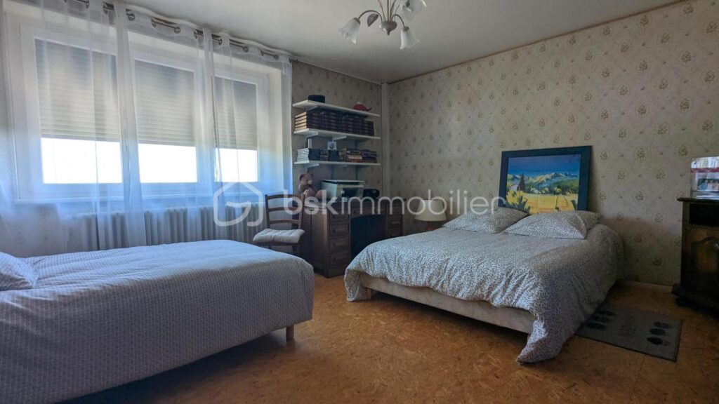 FERME RENOVEE AVEC 1Ha – 4 pièces – 3 chambres – 150 m²