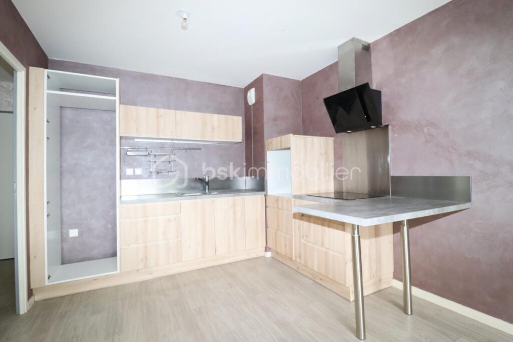 AGREABLE APPARTEMENT TRAVERSANT ET LUMINEUX ( 3 pieces 53 m² ) AVEC PLACE DE PARKING PRIVATIVE – 3 pièces – 2 chambres – 53 m²