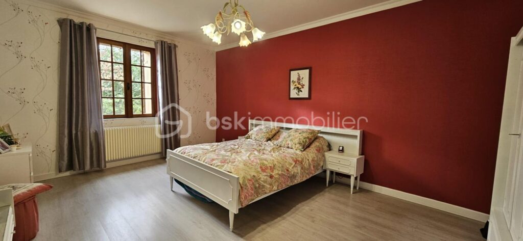 Havre de paix de 410m2 sur un terrain de 13000m2 avec Piscine – 11 pièces – 6 chambres – 410 m²
