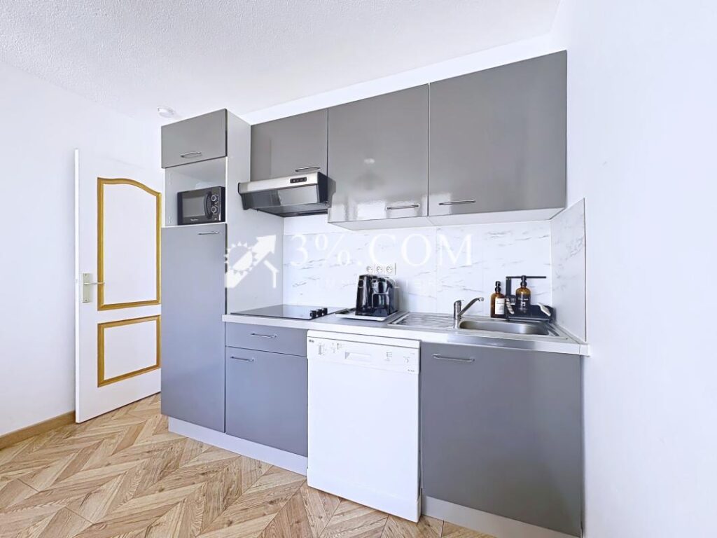 Appartement 2 pièces, balcon, vue port & place de parking, R – 2 pièces – 1 chambre – 24 m²