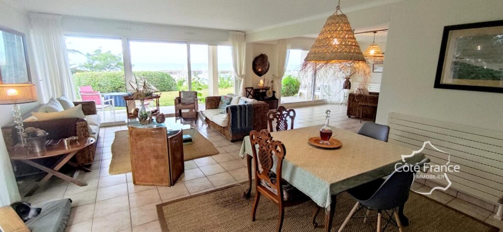 Appartement duplex exceptionnel – 170 m2 face à la mer dans – 6 pièces – 4 chambres – 170 m²