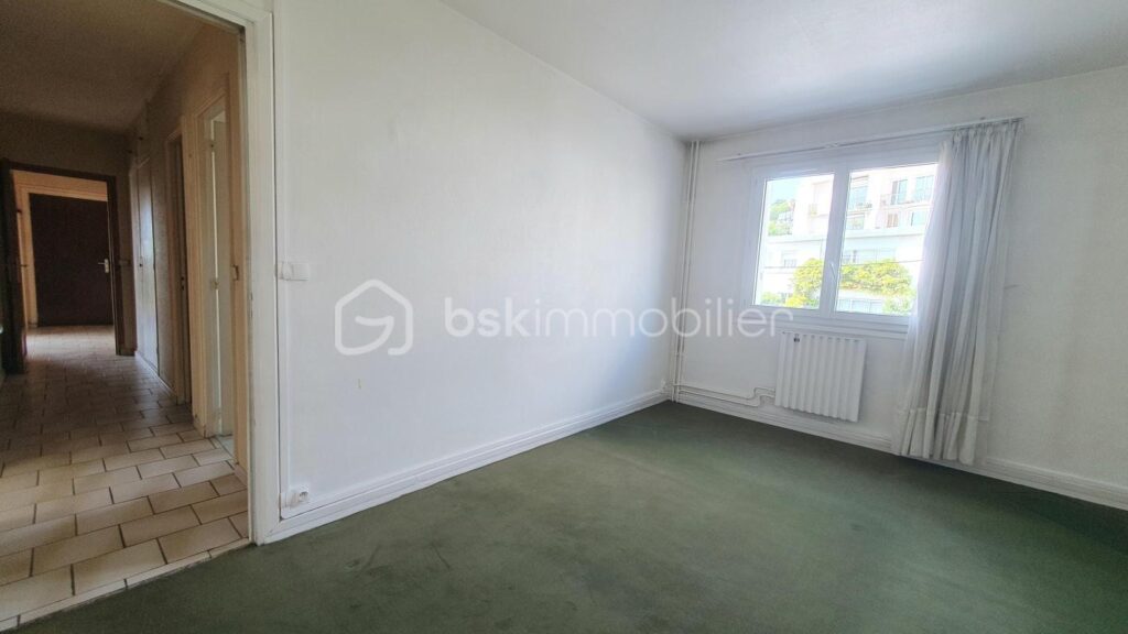 LES GOBELINS / APPARTEMENT DE 100M² / GARAGE / CAVE – 4 pièces – 2 chambres – 100 m²