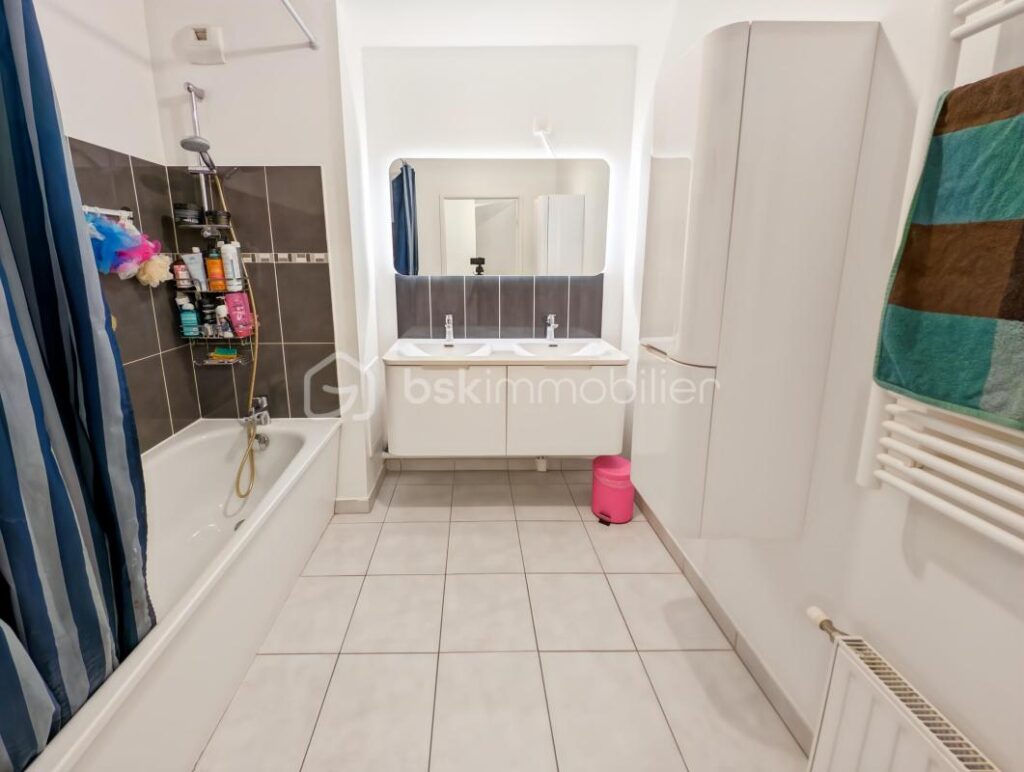 Superbe appartement F3 deux chambres DPE C 2015 proche Gare balcon et deux parkings – 3 pièces – 2 chambres – 60 m²