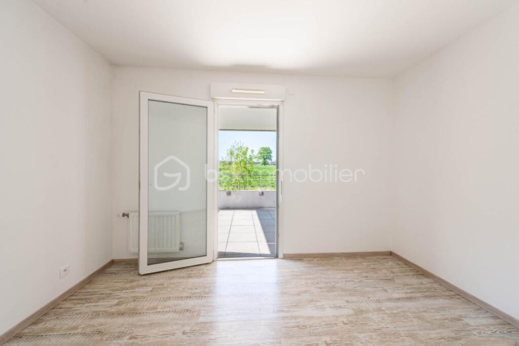 Joli T3 en étage avec terrasse couverte et vue dégagée / Stationnement privatif en sous-sol – 3 pièces – 2 chambres – 64 m²