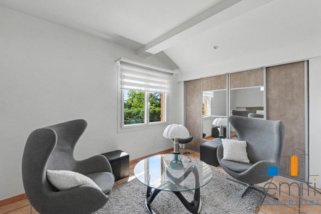Maison – 6 pièces – 4 chambres – 186 m²