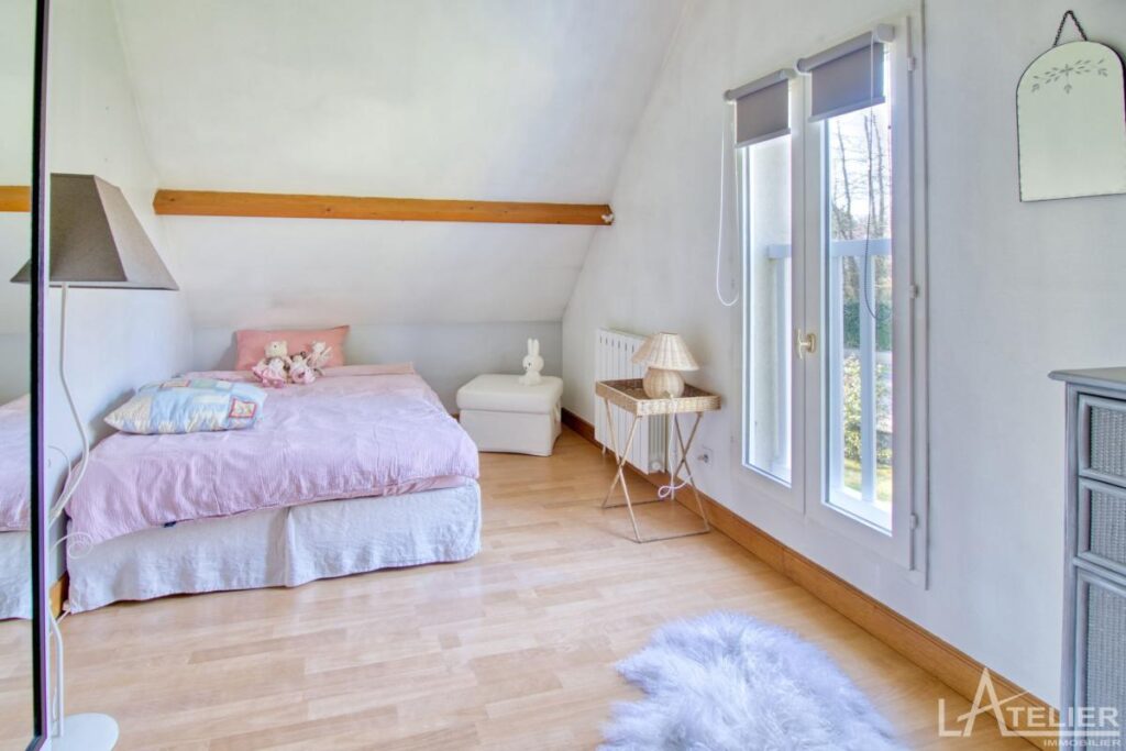 Maison familiale en lisière de forêt – 200m² de calme absolu – 7 pièces – 4 chambres – 211 m²