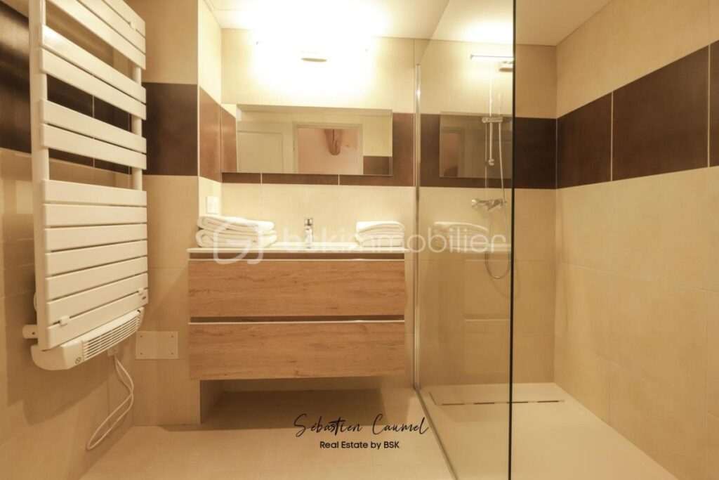 Mireval – Duplex meublé T4 99 m² – Terrasse – Vue étangs et mer – 4 pièces – 3 chambres – 99 m²