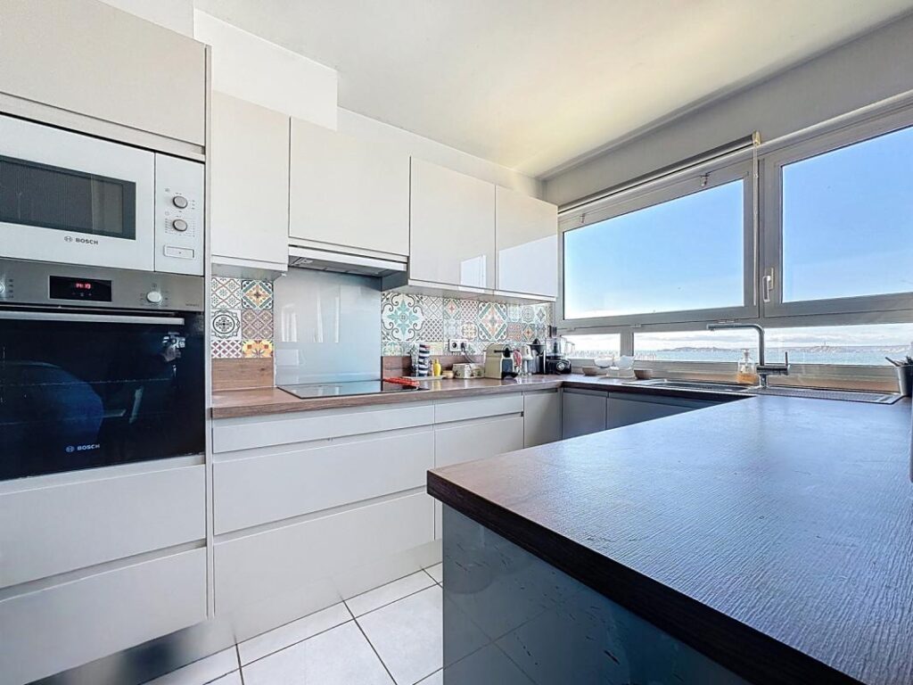 T4/5 Pointe Rouge VUE MER EXCEPTIONNELLE avec GrandeTerrasse – 6 pièces – 3 chambres – 155 m²