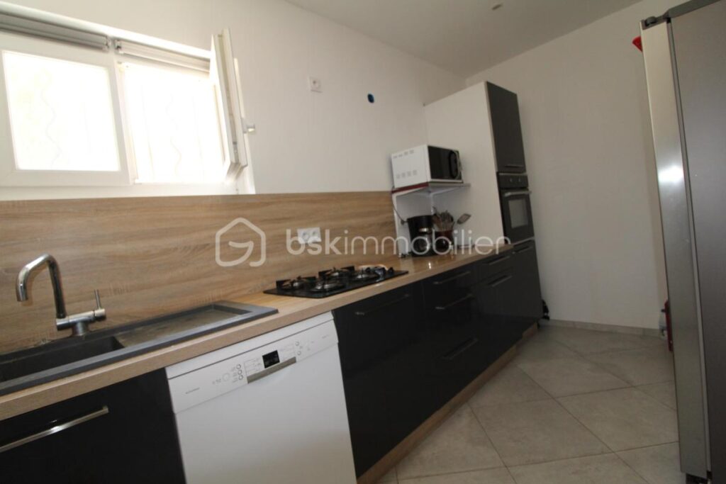 VILLA TRADITIONNELLE – VUE DEGAGEE – 5 pièces – 2 chambres – 160 m²