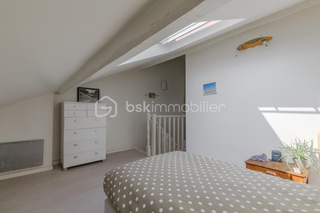 Charmant T3 traversant en duplex au sein d’une petite copropriété à MONTCHAT Lyon 3 – 3 pièces – 2 chambres – 63 m²