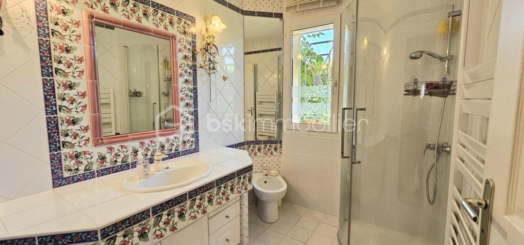 Villa d&rsquo;architecte – 7 pièces – 4 chambres – 181 m²