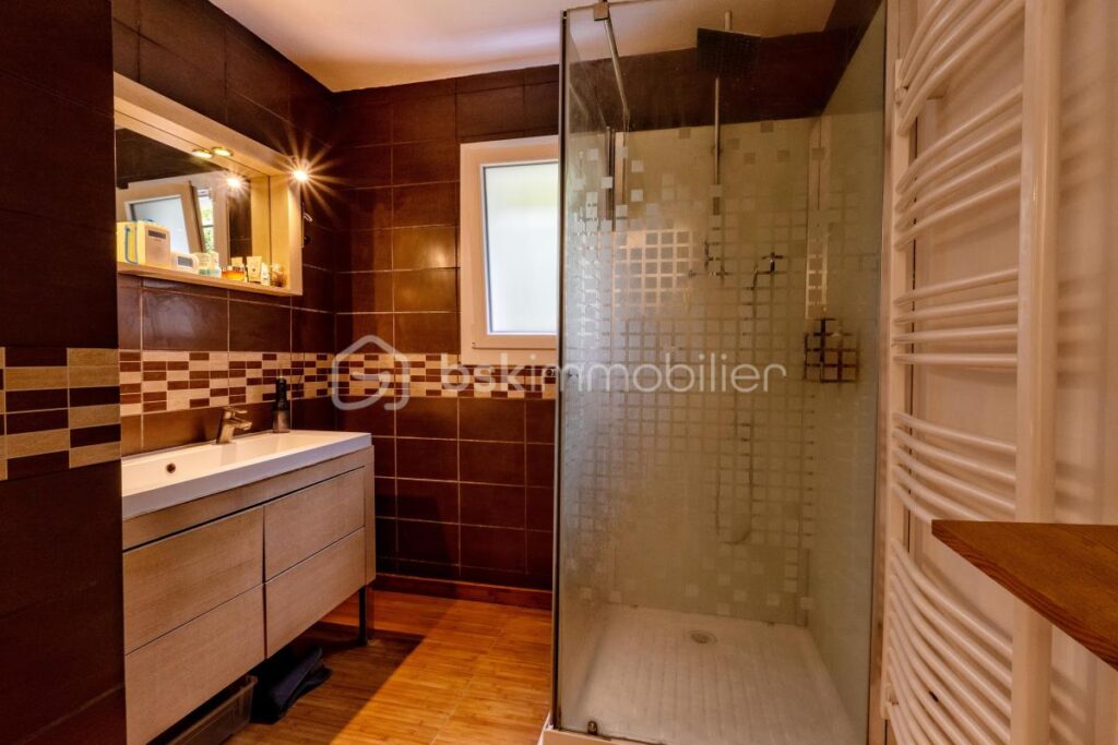 Maison d’architecte de 180m2 – 8 pièces – 7 chambres – 180 m²